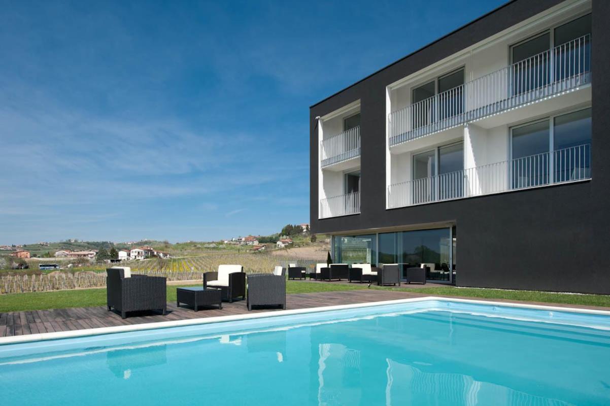 House Iaquin Hotel Dobrovo Exterior photo