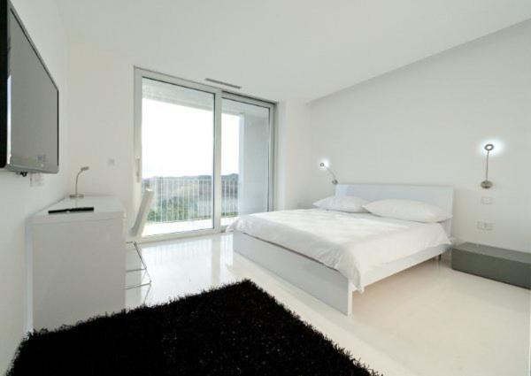 House Iaquin Hotel Dobrovo Room photo