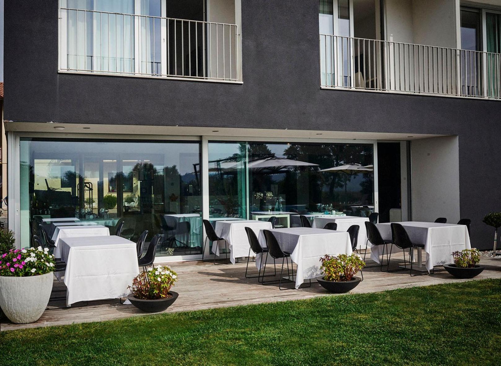 House Iaquin Hotel Dobrovo Exterior photo