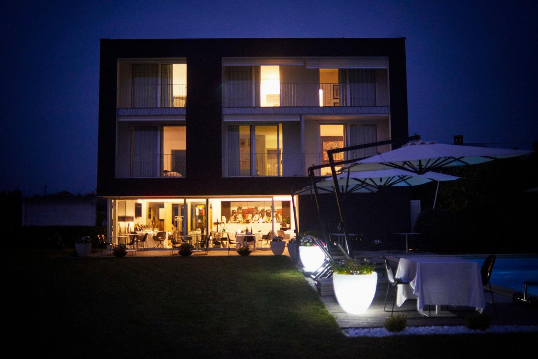 House Iaquin Hotel Dobrovo Exterior photo